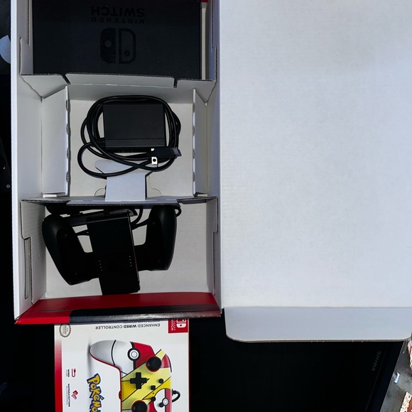 Nintendo switch Neon blue & red - Picture 3 of 15